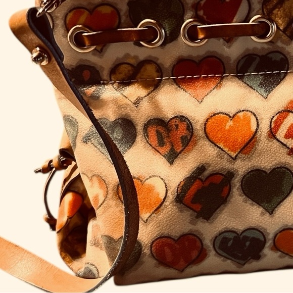 Donney and Bourke PU CRAYON handbag EUC. Versatile styling, fine craftsmanship. - Picture 6 of 11